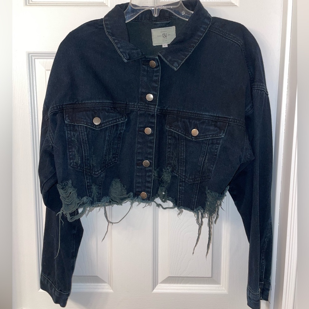 FASHION Q CROPPED FADED BLACK JEAN JACKET